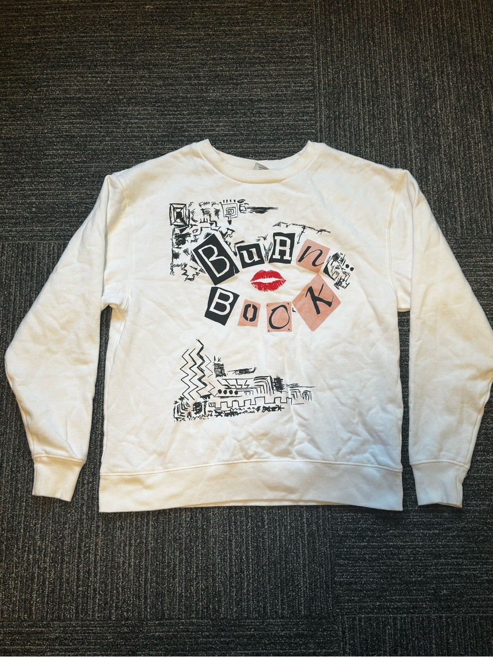 White Graphic Crewneck Sweatshirt with Kiss Motif